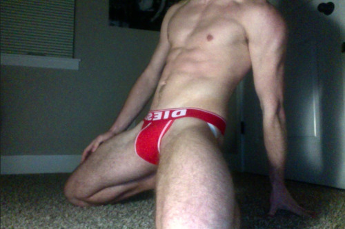 undietwink22: red straps. It’s been a while, so I figured it was about time to post some new selfies