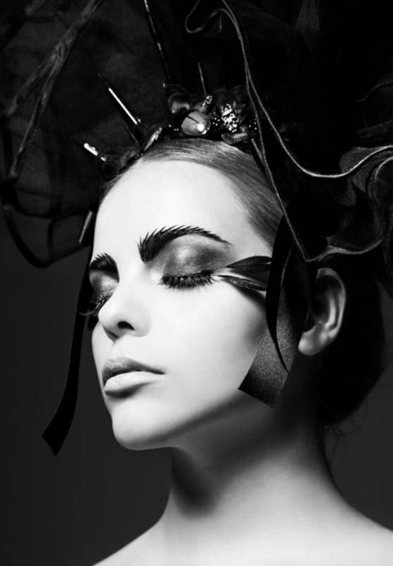 black-white-madness:  Madness:  Clothing Designer: Amore de Mori Model: Nana - RapeBlossom