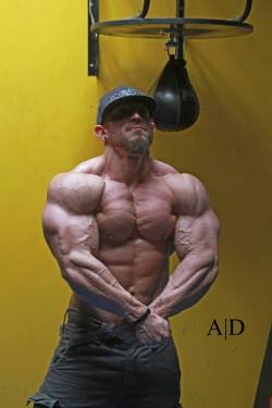 pnobear:  muscle-nerd:  Marc-Antoine Andrade