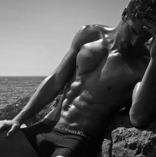 the-treasure-island:  Nick Bateman
