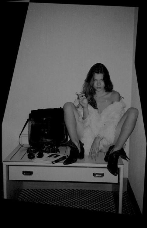 XXX wildbelles:  60snymphet: Kate Moss in the photo