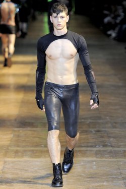 cirqueatelier:  Simone Nobili for Mugler