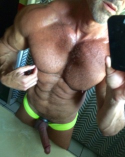 muscleroidaddict:  Want to see me grow? Seeking sponsorship. Pvt. message me.