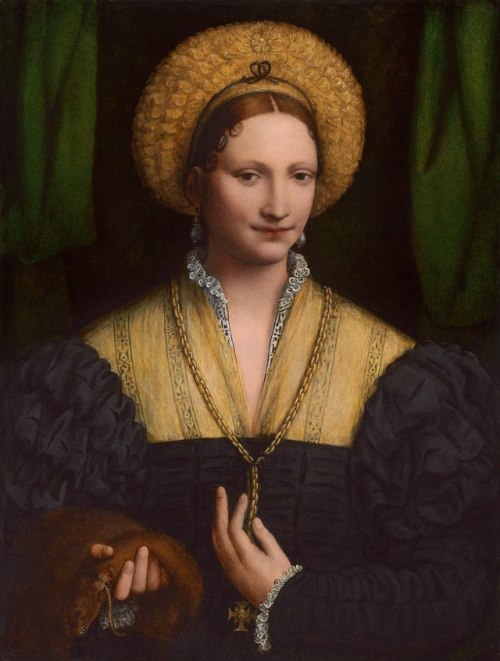 omgthatdress:Zibellini or “flea-furs” were popular items worn throughout Europe during the Rennaissa