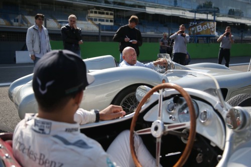 hotrodzandpinups:  Sir Sterling Moss and Lewis Hamilton at Monza with two classic Mercedes the W196R and the 300 SLR 722.