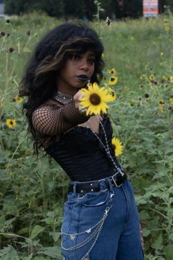 glamourtrvsh:70s Dream Barbie 🌻🖤⛓️IG: @glamourtrvsh_