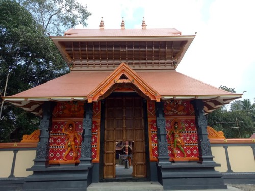 Temple gate and dwarapalakas (gate guardians), paintings and photos by Tharun Vasudevan, Kerala 