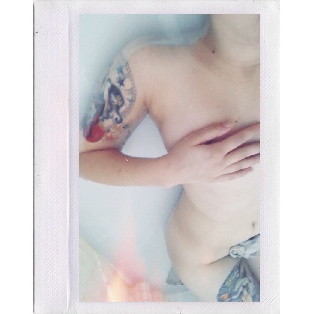 aritumbles:  I was always floating around the city/ Go with the flow without ever