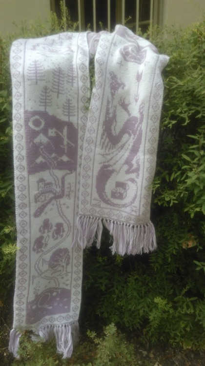 mirkwood-spider-express:It’s done! I finally finished the There And Back Again story scarf for @zoey