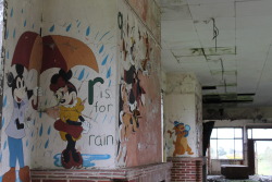 blythefaerie: Abandoned nursery 