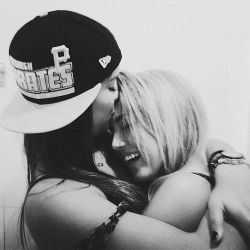 a-violet-femme:  ♥ Lesbian Love ♥.