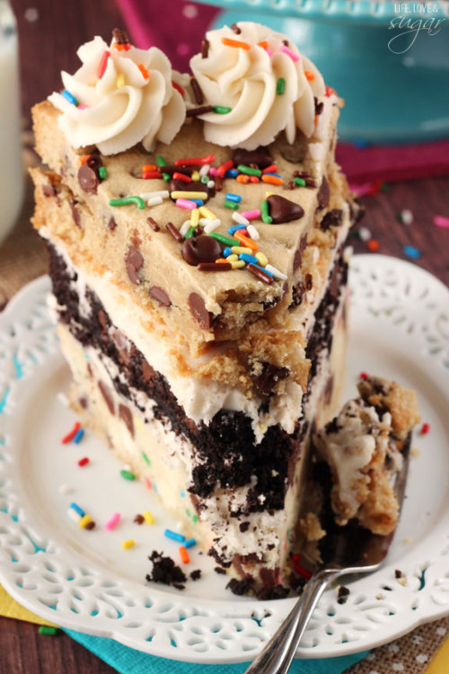 biglegwoman:  sweetoothgirl:  Ultimate Layered Chocolate Chip Cookie Cake  Someone make me this 😍