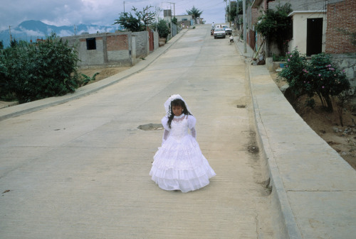 unrar:  Mexico, Oaxaca 1992. Young girl on adult photos