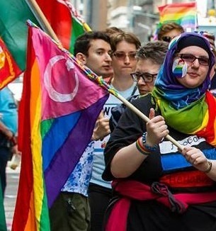thefingerfuckingfemalefury:seashellesbians:muslim wlw at pride! F A B U L O U S