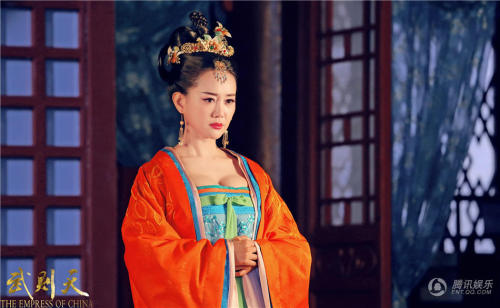 crushalltheraspberries: glorious costumes from the upcoming The Empress of China pt.2