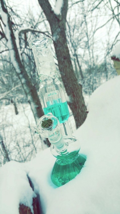 the-destroyed-youth: Icy bongs