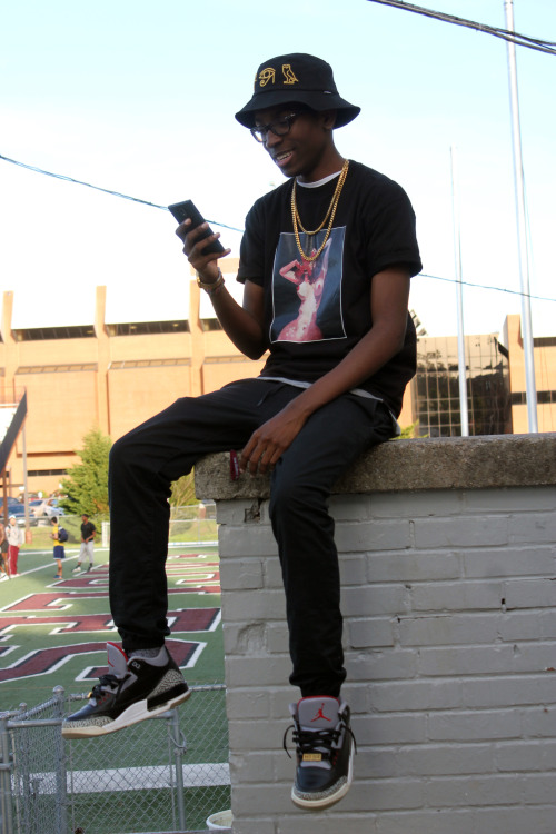 valentine-illest:  blvkdlyfe:  starterjones:  blackfashion:  Wearing the Mr. Feez “Art” tee. Dobie, 18, Durham imjustdobie.tumblr.com  $T∆RTERjones  blvkdlyfe for fashion daily.  Fashion x Girls