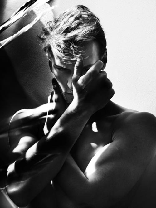 3leapfrogs:  rawbeautyexpress:  Dan Murphy Photographed by Chuan Do & Frey  http://rawbeautyexpress.tumblr.com/    .3leapfrogs|•=• •=• •=•Over 39,000 followers  