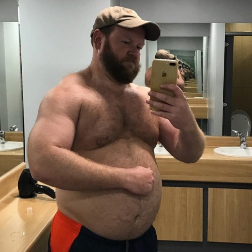 gr8bods: such a sexy guy!piknu.com/u/bloomsburydave