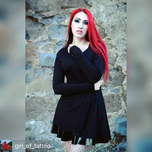 Credit to @girl_of_tattoo : #gothicdreams#vampiregirl#vampire#darkfashion#darkness#sunshine#red#blac