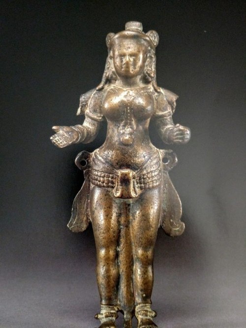 Female figure. Bronze. Deccan. 2nd-3rd century. 17.3 cm.