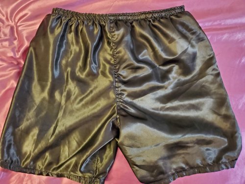 I really wanted some satin lined nylon shorts, so I got out my sewing machine and made a pair myself