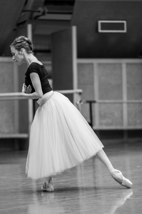 Hannah O’Neill, Ludmila Pagliero, Sae Eun ParkGiselle, rehearsals @ Paris Opera Ballet © Yonathan Ke