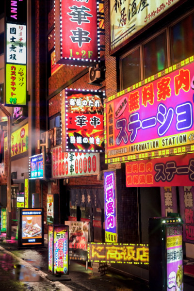 Porn photo nishikishighwaistedpants:Streets of Kamurocho