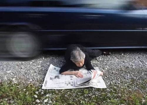 tenaflyviper: teachmehowtodougiefairbanks:  sighinastorm:  mymodernmet: 89-Year-Old Photographer Pok