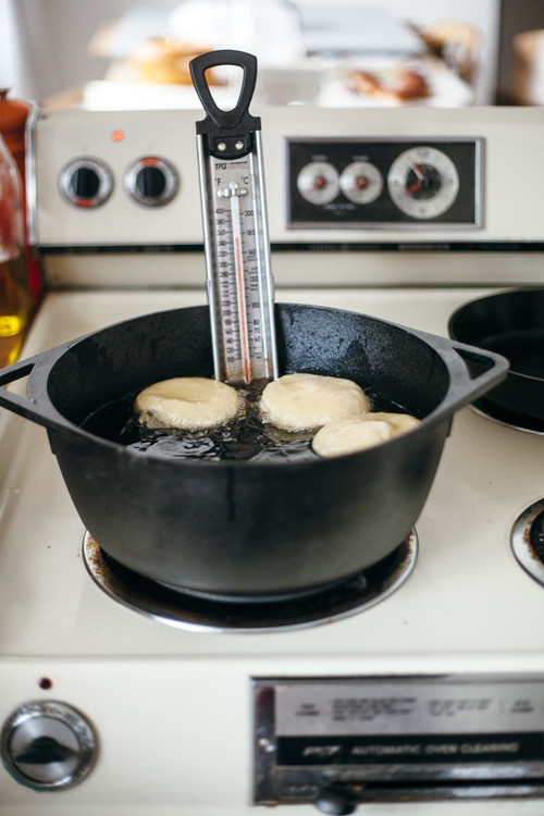 celticknot65: sweetoothgirl:   blueberry cream cheese donuts   Are you taking notes,