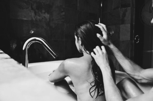 iamsweetyas: thealphawithin: Seriously one of the best things in the world, washing your woman’s ha