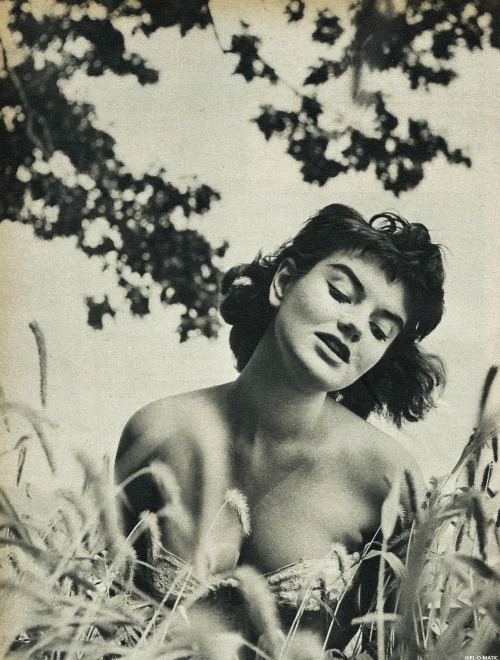 girl-o-matic: Zahra Norbo photographed by Peter Basch.Zahra Norbo (born Ragnhild Olavsson c. 1934 