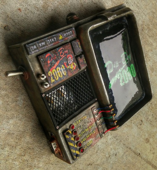 I think I can pretty much call my Pip-Boy 2000 finished! I have the strap made but I’m just tr