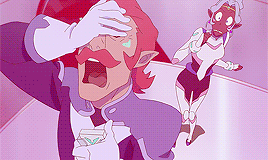 atesan:  Wait! What! Her severed head is trying to speak to me! What is it, Allura’s head?⇾  dedicated to @awkwardbruh 