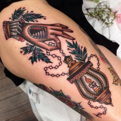 electrictattoos:   illustratedgentleman:  Today has been pretty hands on… #hand #lantern #juniper #coolcustomers #traditional #tattoo  Matt Houston 