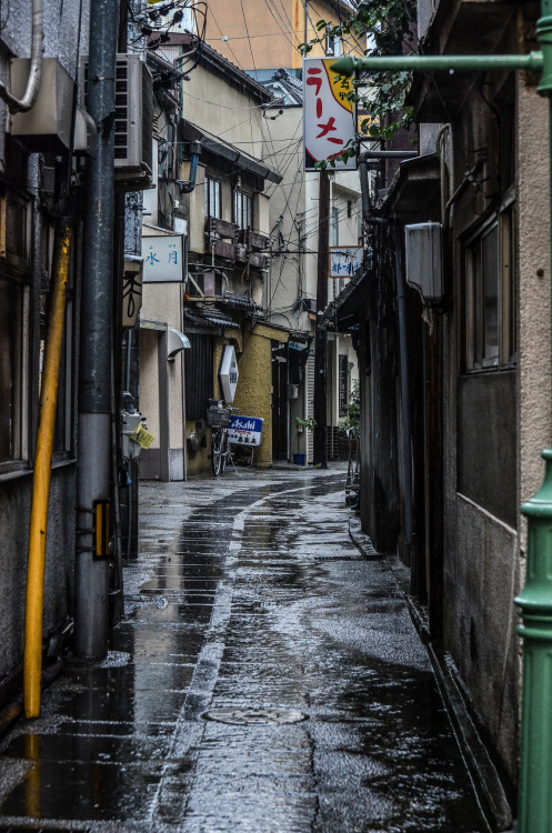 inefekt69:Rainy Alley in Nagano by inefekt69
