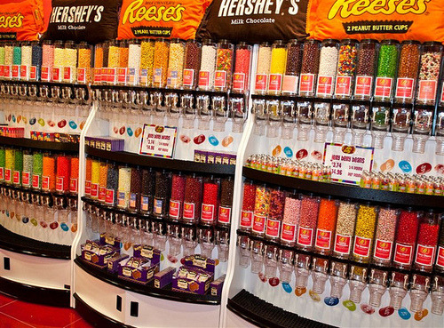 doctorwhoovesfan:  like-lucy-in-the-sky:  itsugar is my favorite candy store look