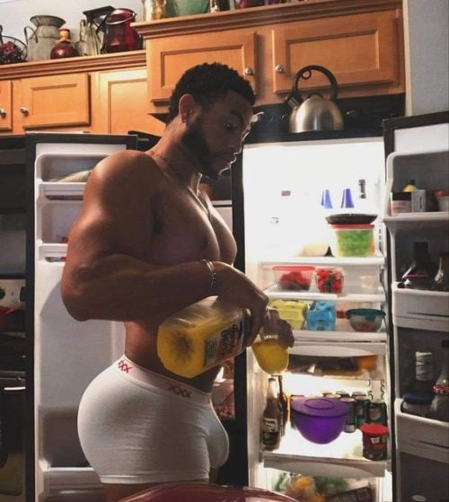 You So Beautiful And SEXY, Having A Snack While Looking Like A Full Meal, I Could Fall In Love