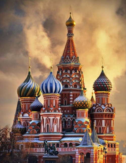 Saint Basil&rsquo;s Cathedral, Moscow, Russia, 55° 45′ 9″ N, 37° 37′ 23″ EThe Cathedral of the Prote