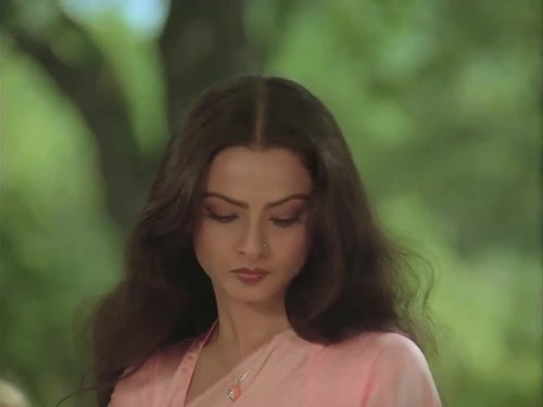 nabsrightinthefeelsazad: gorgeous Rekha in Silsila (1981)