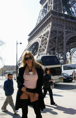 exhibarry:  Visiting Paris   Adorable coquine