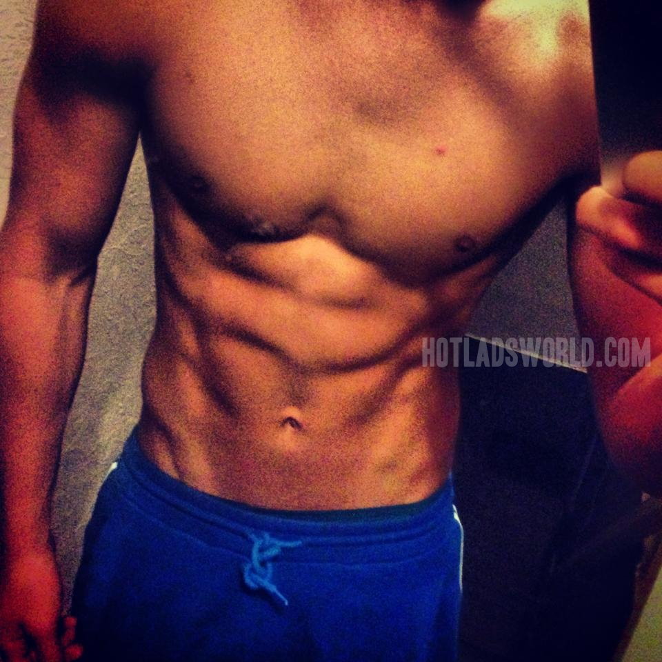 mystraightfriend:  Mystraightfriend.tumblr.com