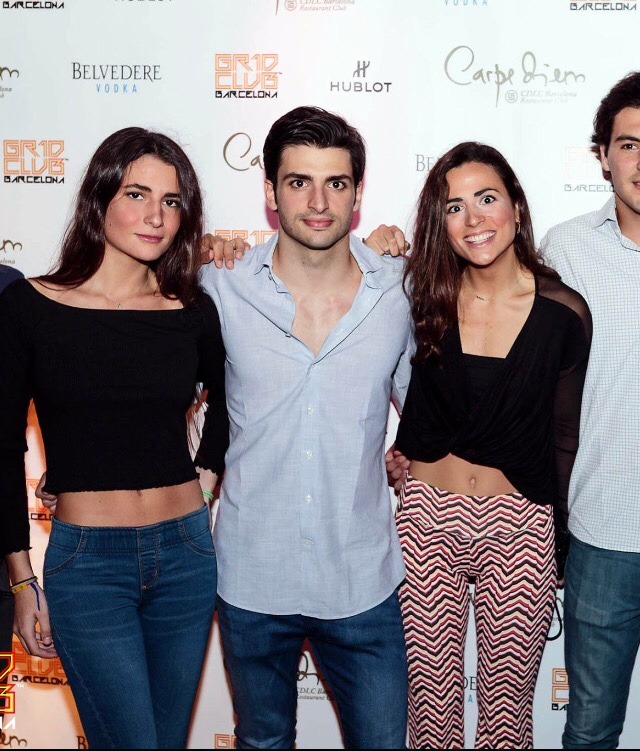 Carlos Sainz — Carlos with his sisters 👆🏼👆🏼👆🏼