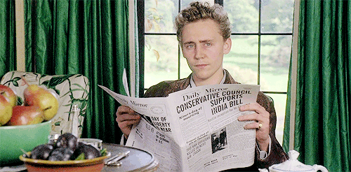 wandamorgenstern:lokihiddleston:me every morning.OH MY GOD IMAGINE HIM WITH BLACK HAIR IN THIS I AM 