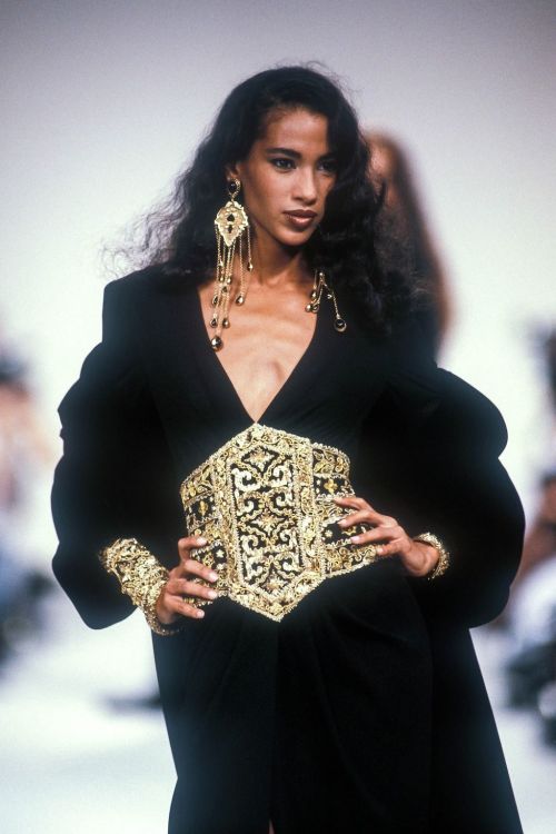 the-original-supermodels:Jean Louis Scherrer F/W (1990)Sonia Cole