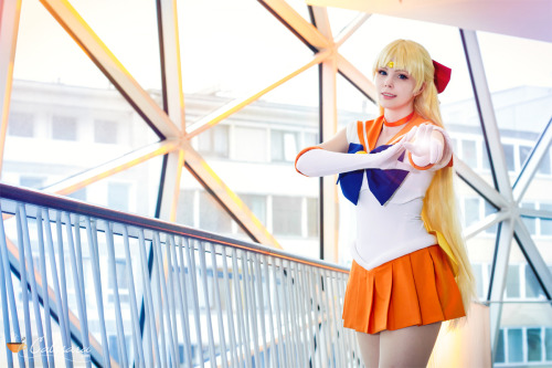  My Sailor Venus (Sailor Moon Classic) costume <3!~~make-up, model by me (http://facebook.com/cal