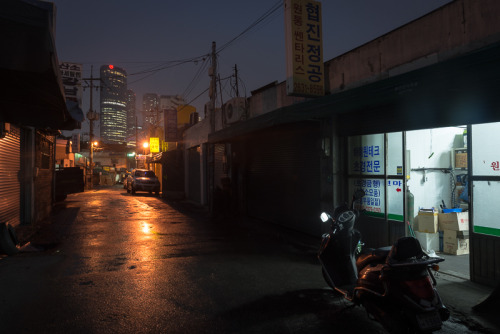 archatlas:  Mullae District Nights   Walking through the nights in Mullae district in Seoul, South Korea, Berlin-based photographer Christopher Domakis captured these haunting images of this well known as an urban art district. In between the many metal