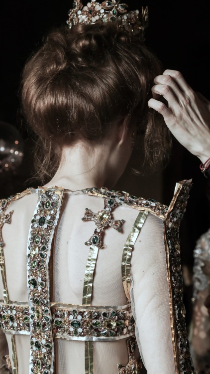 lesliaisonsdemarieantoinette:Backstage Guo Pei Couture ss 2017 Paris Fashion Week. Photo, The Impression