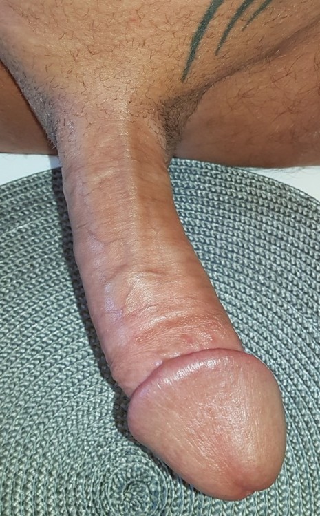 xxl-cock-lover: funy4ju: ich/me funy4ju.tumblr.com/ would love to suck his hung big cock hug