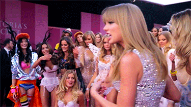 thesuperangels:  alanswiftie:  Taylor looks so happy when she gets her place in the group photo<333  elsa’s face in the first gif OMFG